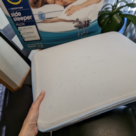 Serta Pillow - Picture 10 of 14